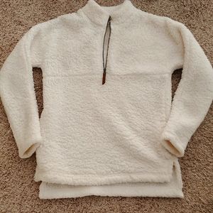 Pullover sweater with pockets